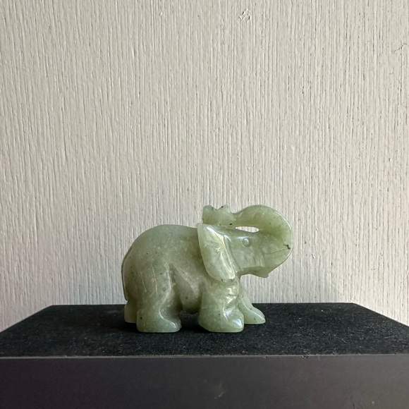 Green Aventurine Elephant 💚🐘 - Picture 1 of 10